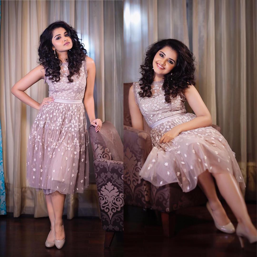 Shop unique Designer Dresses, Kurtas 