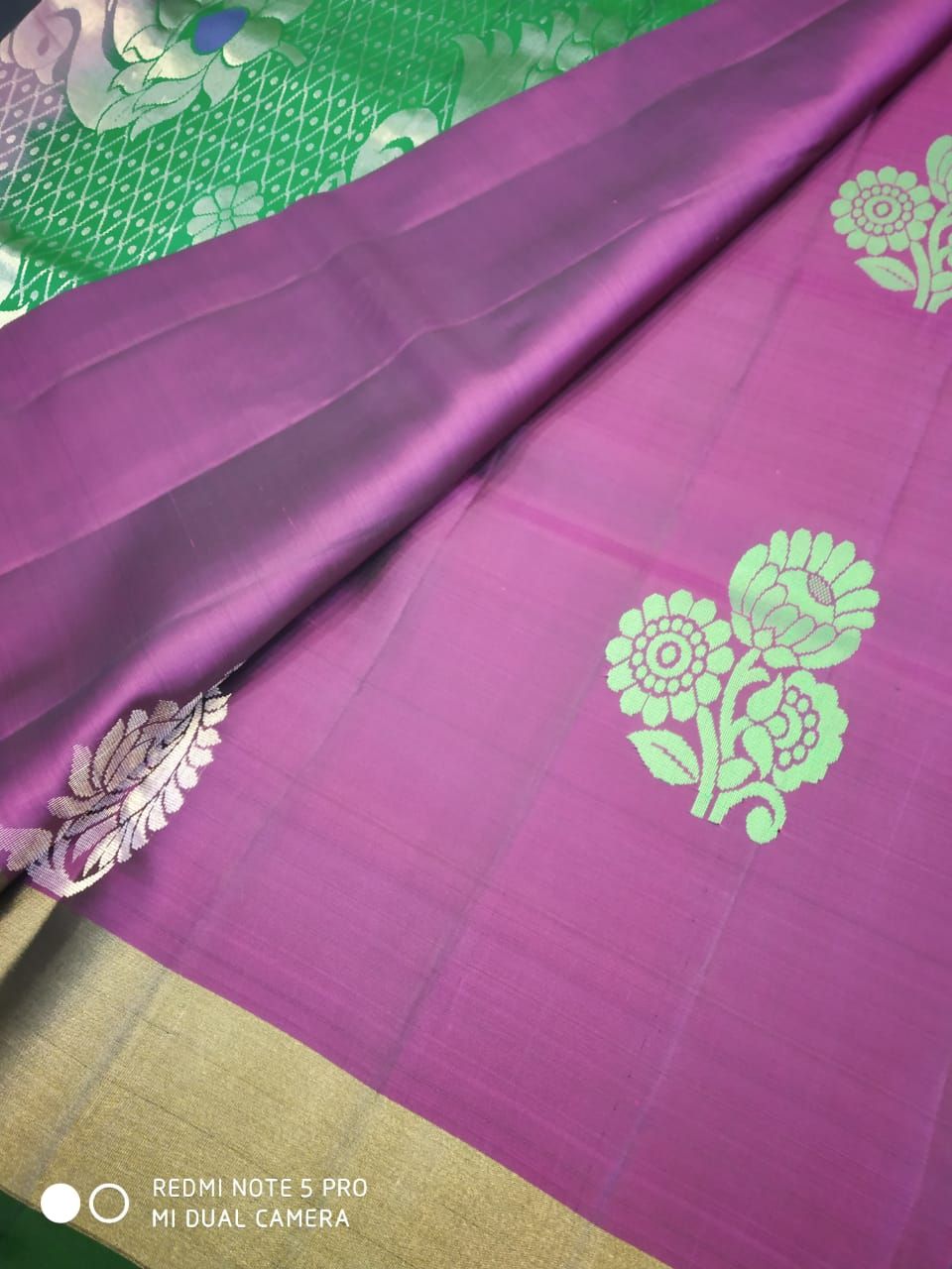 Vivid Blue Borderless With Catchy Pallu Soft Silk Sarees Online – BM Silks